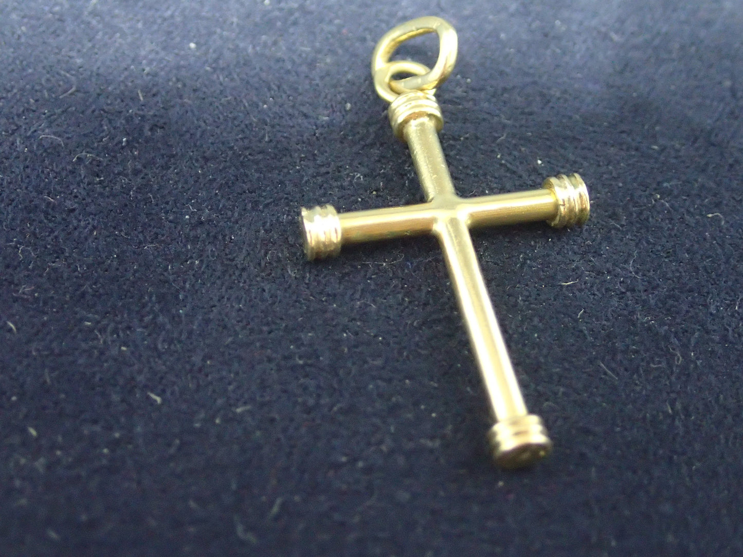 Pendentif croix en or jaune 750/ème de 2.90g / Bijoux d'occasion