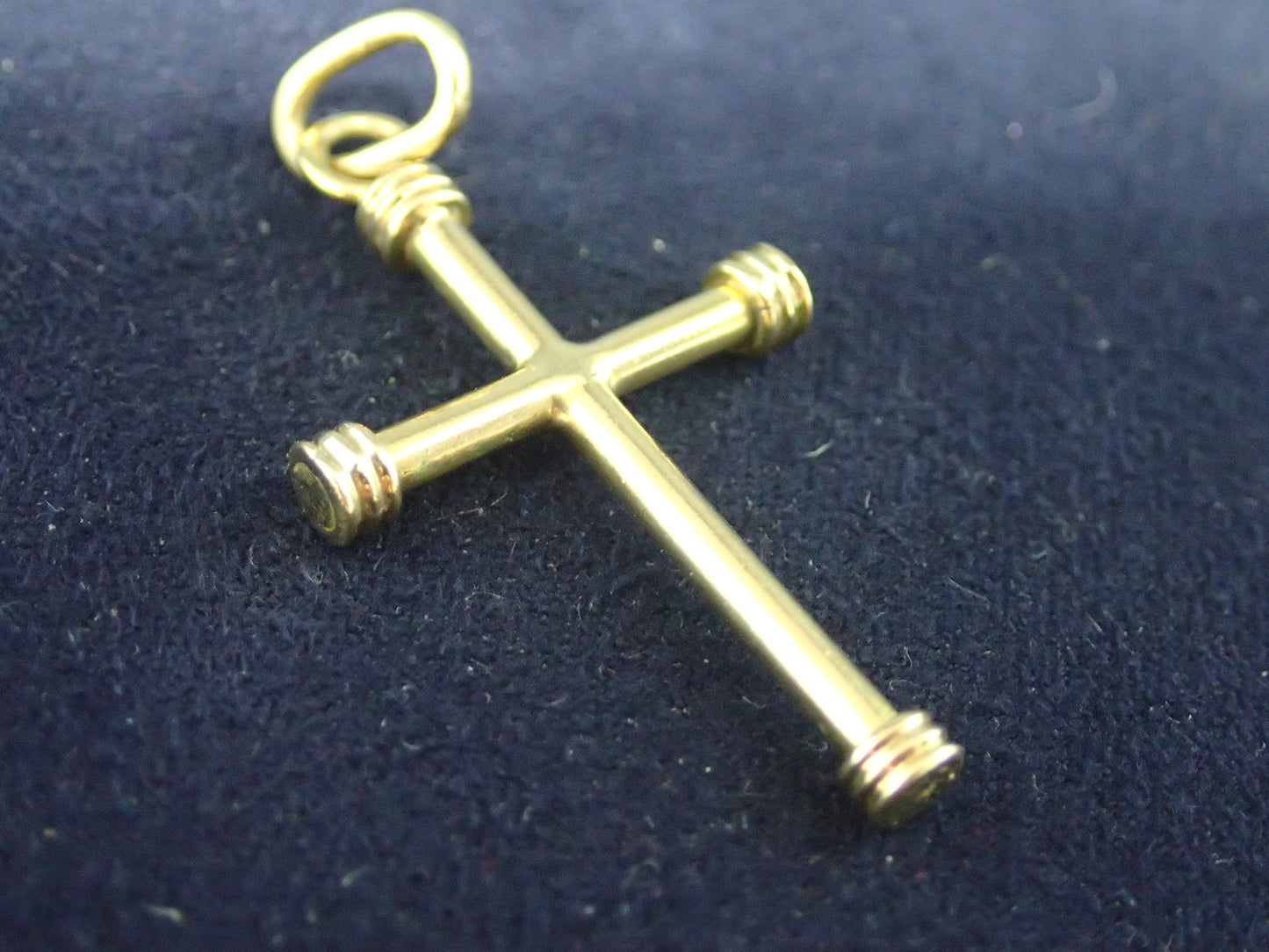 Pendentif croix en or jaune 750/ème de 2.90g / Bijoux d'occasion