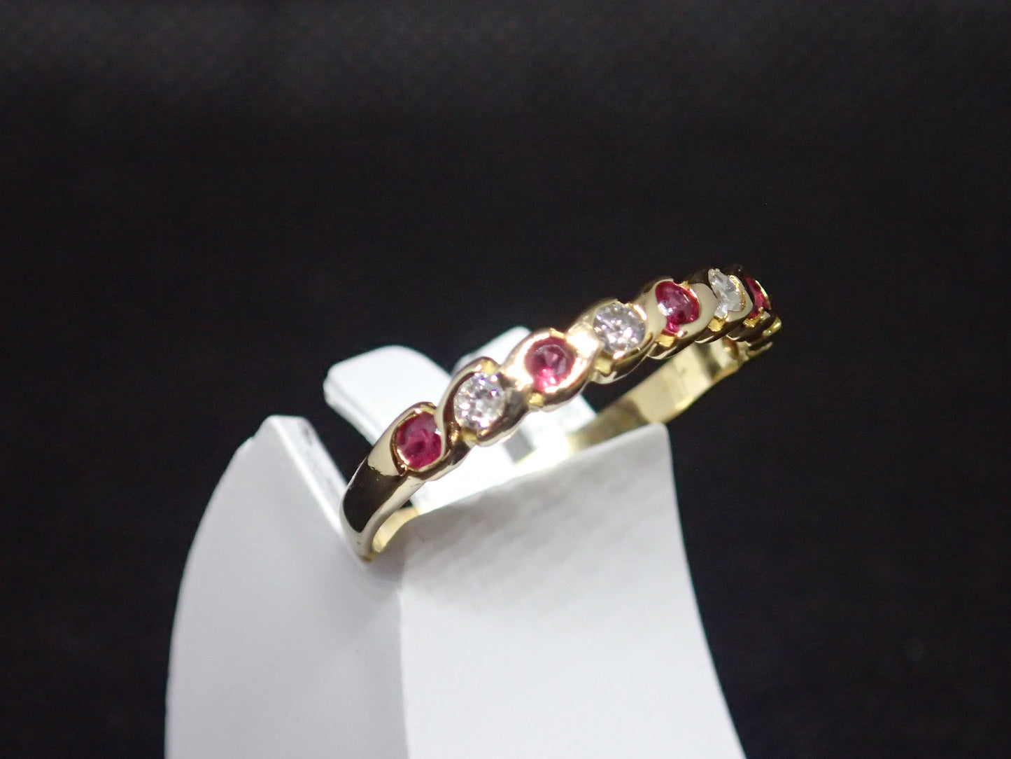 Bague en or jaune 750/ème de 2.35g, rubis, diamant / Bijoux d'occasion