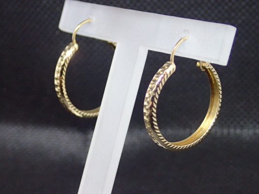 Boucle d'oreille or jaune 750/ème de 3.13g, créole facetté / Bijoux d'occasion